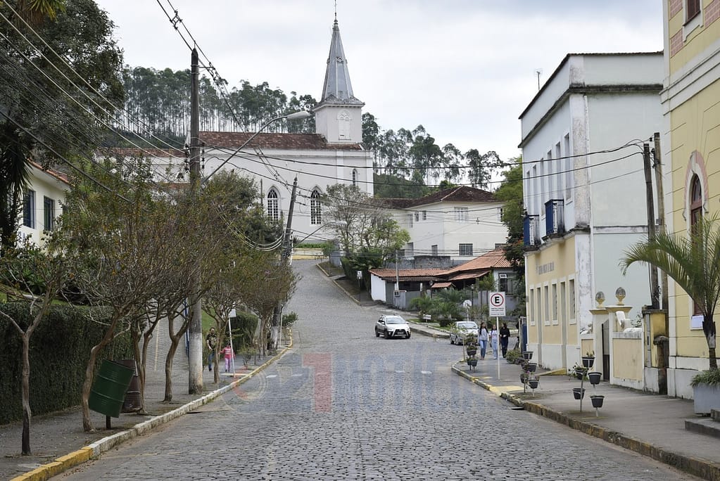 Rua principal Leoni Ramos, 19 - Centro, Rio das Flores | Foto: Rogério Silva