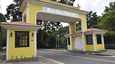Pórtico entrada da cidade de Rio das Flores | Foto: Rogério Silva
